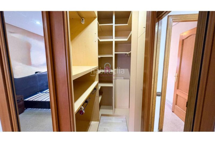 Ático  en venta tocando avda. jaume 1 de 105m construidos con salida a terraza de 18m a pie de comedor. en Terrassa