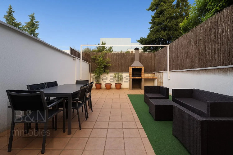 En exclusiva: planta baja con alma de hogar, gran terraza y parking en un entorno tranquilo rodeado