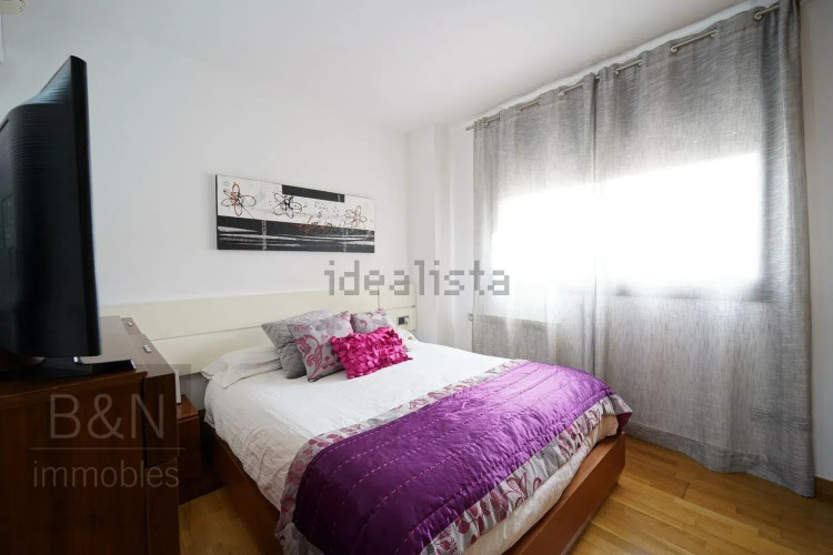 ¡Te vas a enamorar de su carácter! Amplio, luminoso, con zona comunitaria, párquing y trastero.