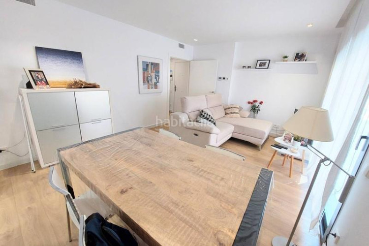 Piso  seminuevo junto a rambla, 3 habitaciones y pk opcional.. muy actual en Terrassa