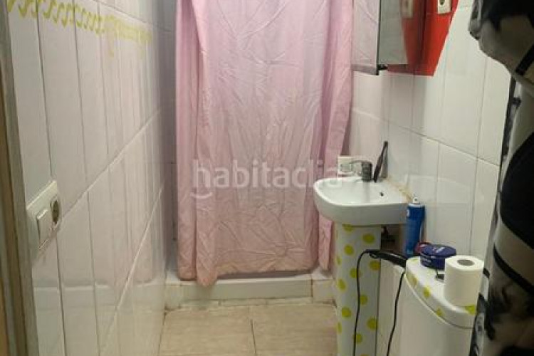 Piso sotano que tiene 3 apartamentos para reformar en zona de Can Palet!!! en Terrassa