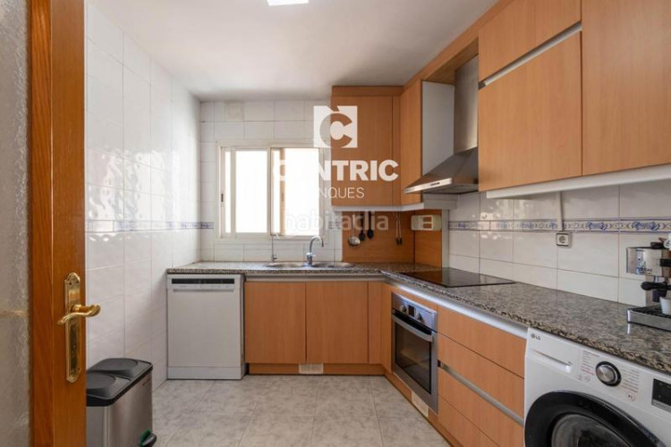 Dúplex ático dúplex de tres habitaciones y estudio. en Terrassa