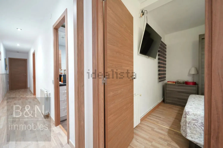 EN EL CENTRO DE TERRASSA CON TERRAZA DE 20 m² Y A UN PASO DEL PARC VALLPARADÍS