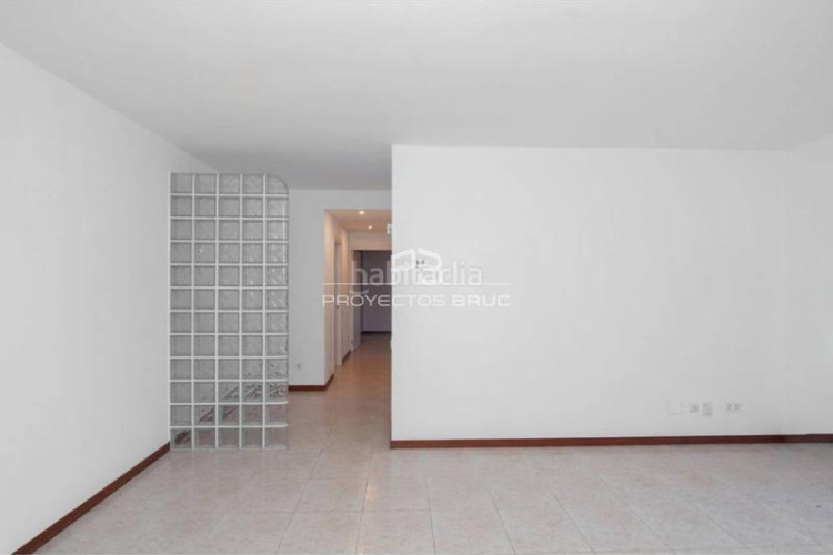 Piso  de 3 dormitorios en venta infórmese en Terrassa