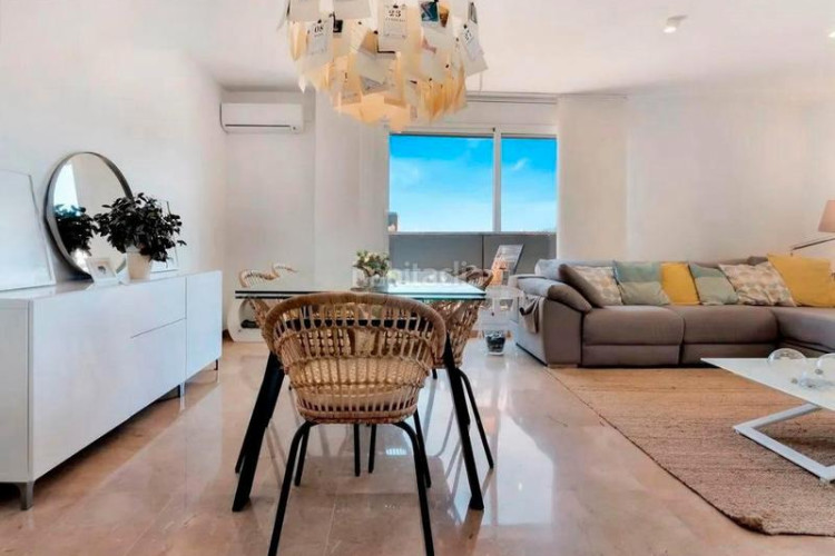 Dúplex en carrer de miquel vives 5 exclusivo duplex: salón-comedor, cocina, 4 habitaciones, 3 baños, terraza, pk y trastero en Terrassa