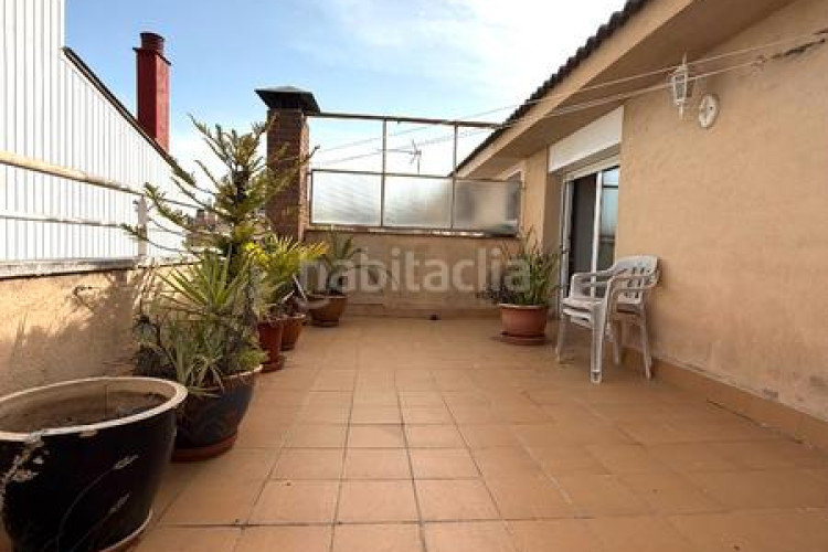 Dúplex ático dúplex, 4 habs.+ 3 wc, ascensor, parking y 2 terrazas. en Terrassa