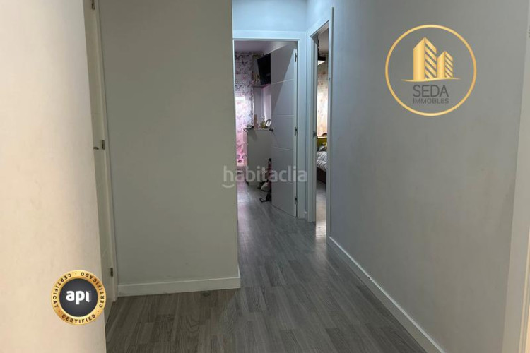 Piso amplio piso familiar con suite, balcones y parking en zona residencial tranquila en Terrassa