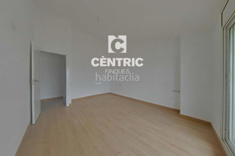 Piso amplio piso reformado con 4 habitaciones y ascensor ideal para familias o inversores! en Terrassa