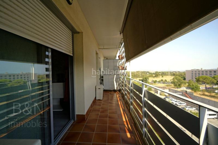 Dúplex tu hogar con alma espacio, confort, tres salidas al exterior y zona comunitaria con piscina y plaza de parking en Terrassa