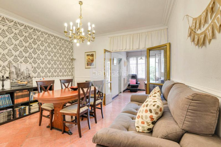 Casa exclusiva casa de tres plantas y un estudio a tan solo 5 minutos del centro en Terrassa