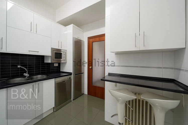 En exclusiva: planta baja con alma de hogar, gran terraza y parking en un entorno tranquilo rodeado