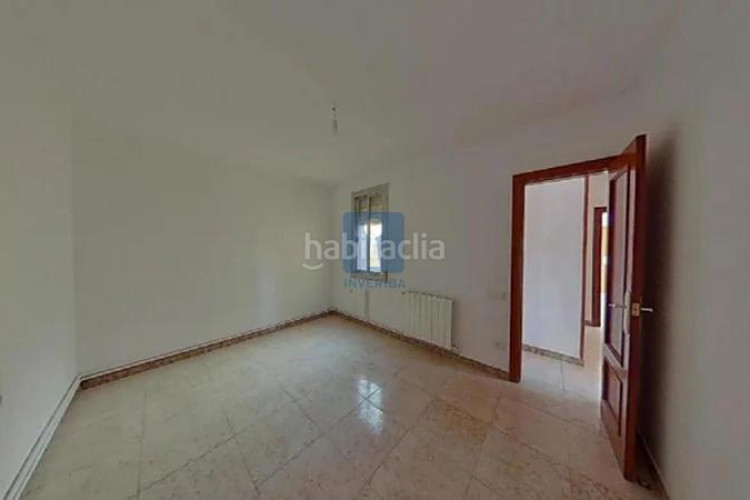 Piso inmueble ilegalmente okupado situado en la calle europa 4, esc. c, 52, , barcelona en Terrassa