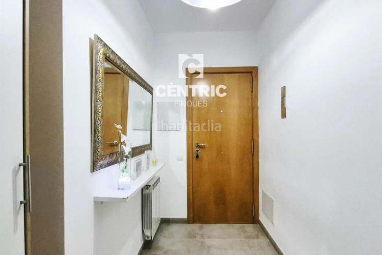 Piso planta baja seminueva de 3 hab con patio 60 m2 sur en francesc macia en Terrassa