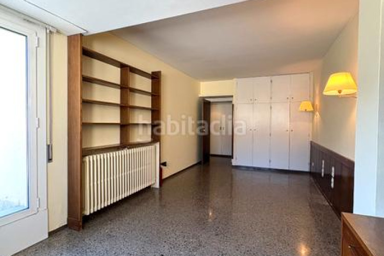 Piso  señorial único en pleno centro – 6 habitaciones, 3 baños, terraza de 200 m², parking incluido en Terrassa