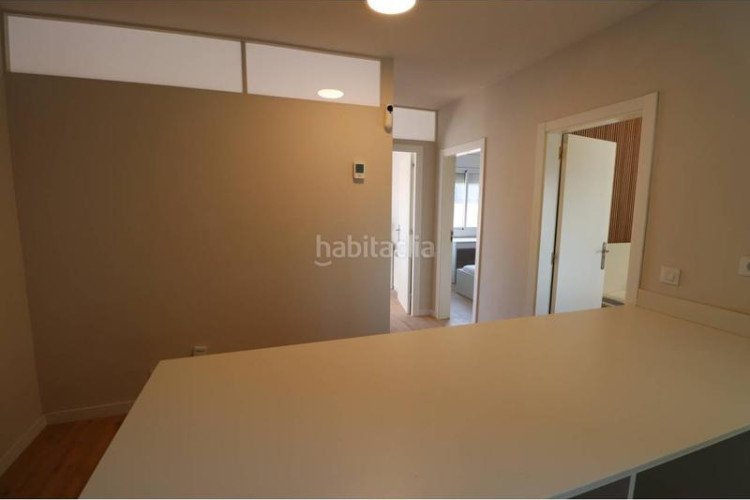 Piso escoles, acabado de reformar en Plaça Catalunya - Escola Industrial Terrassa