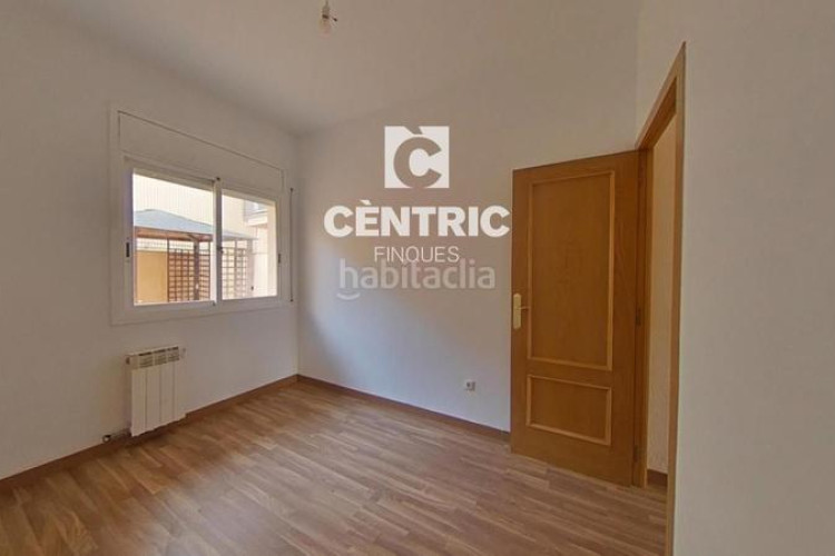 Piso oportunidad inversión. piso grande con 4 habitaciones perfecto para familias numerosas! en Terrassa