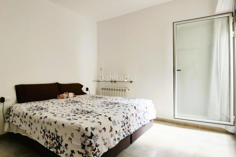 Planta baja  seminueva de 3 hab con patio de 60 m2 sur en rambla francesc macia en Terrassa
