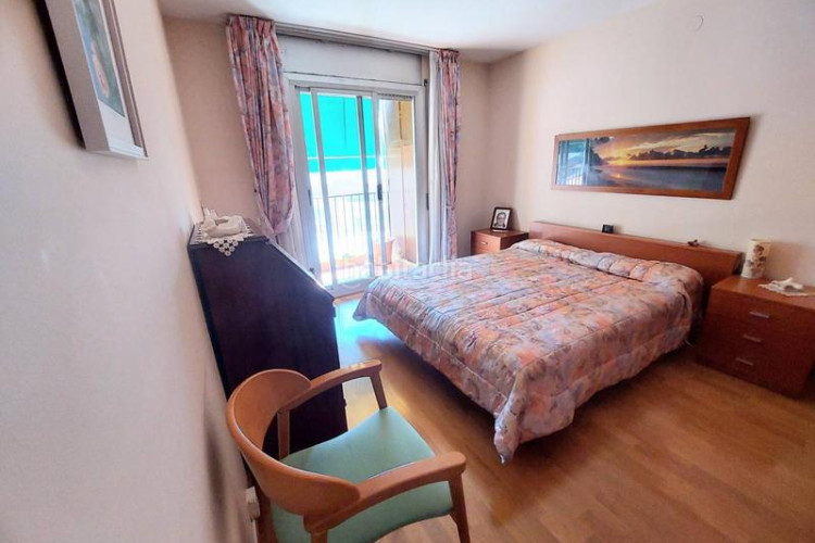 Piso gran piso en el barrio de sant pedro, 4 habitaciones. entrega inmediata en Terrassa
