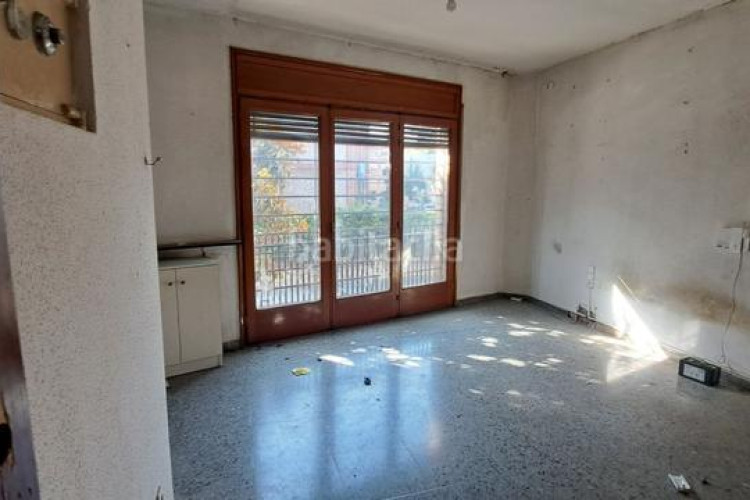 Casa  a reformar en zona les escoles en Plaça Catalunya - Escola Industrial Terrassa