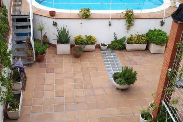 Les Arenes - La Gru00EDpia  Can Montllor