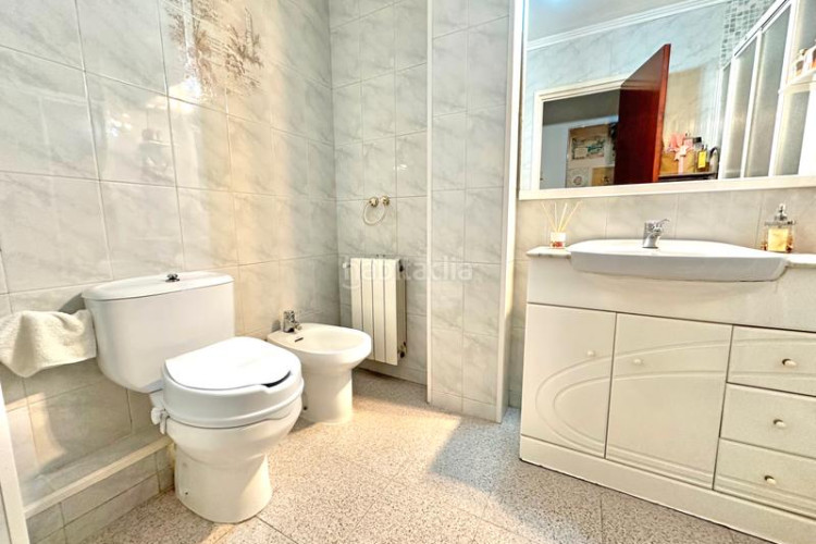 Piso  con 4 dormitorios y balcón en Sant Pere Nord Terrassa