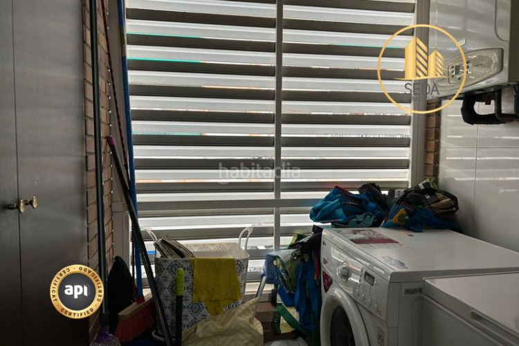 Piso amplio piso familiar con suite, balcones y parking en zona residencial tranquila en Terrassa