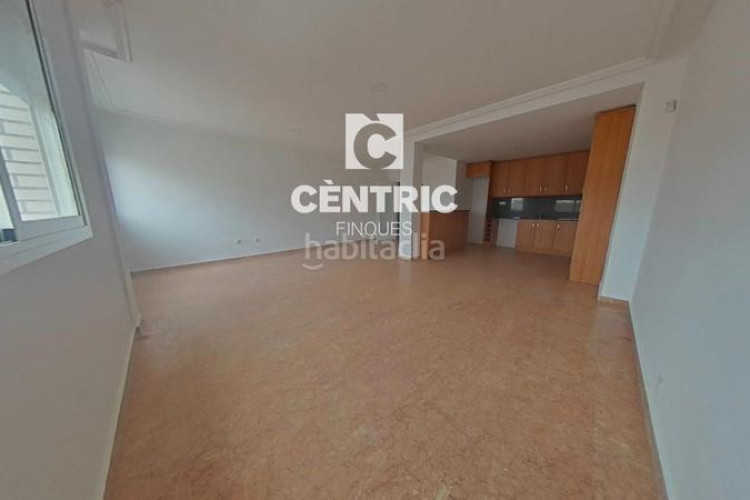 Piso amplio piso reformado con 4 habitaciones y ascensor ideal para familias o inversores! en Terrassa