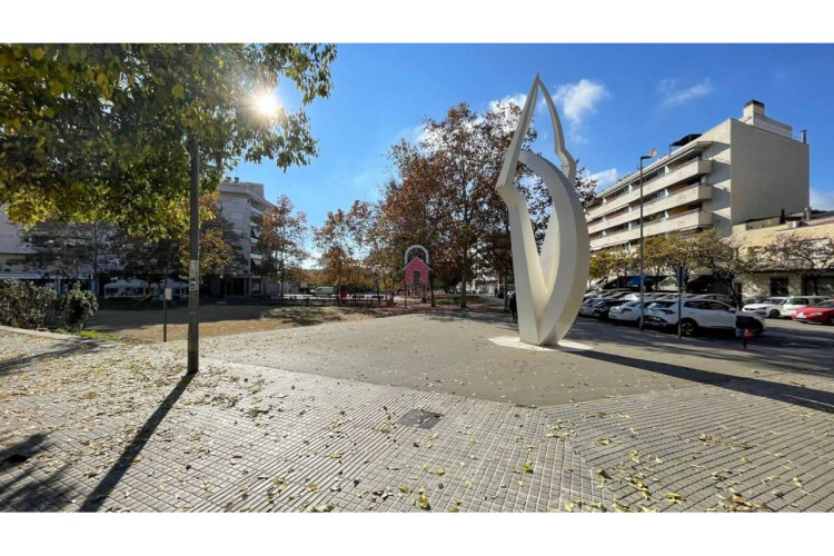 Poetesa Capara, Sant Pere Nord