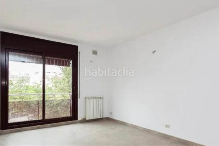 Piso (barcelona). "okupado" (no se puede visitar ni hipotecar). en Terrassa