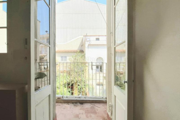 Casa de 190 m2 amb pati a la plaça del progres en Terrassa