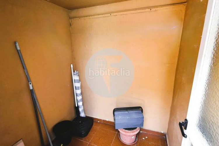 Piso descubre este piso funcional y con mucho potencial! en Terrassa