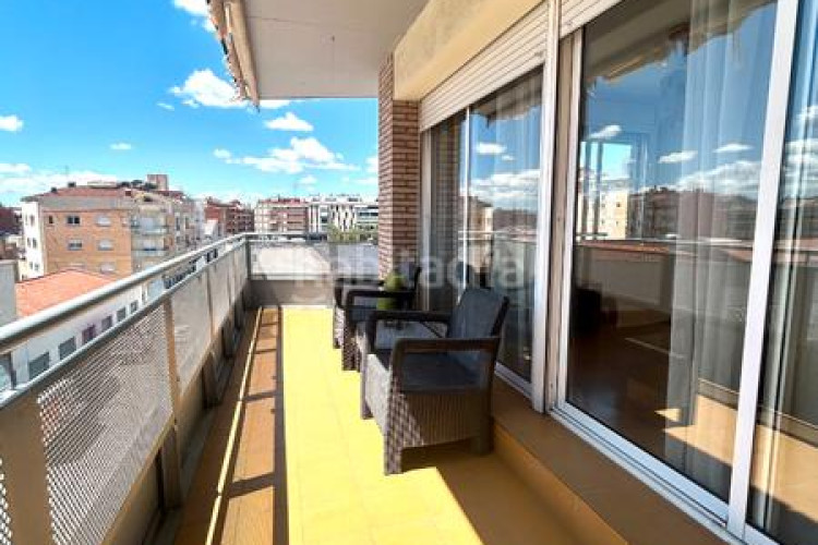 Piso  2 habit. + balcon-terracita+ parking junto a rbla. f. macia en Terrassa