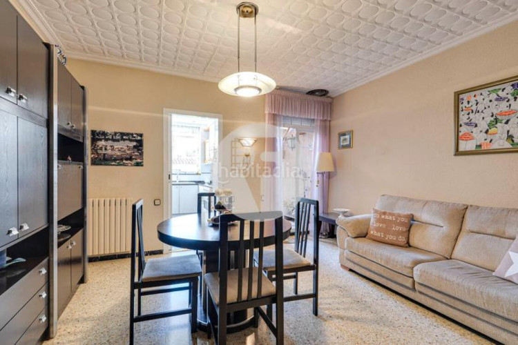 Casa exclusiva casa de tres plantas y un estudio a tan solo 5 minutos del centro en Terrassa