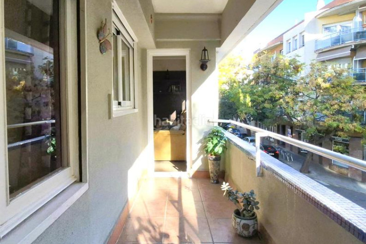 Piso cantoner de 115 m2 amb 4 hab i 2 banys al carrer faraday a 100 metres de la plaça del progres en Terrassa