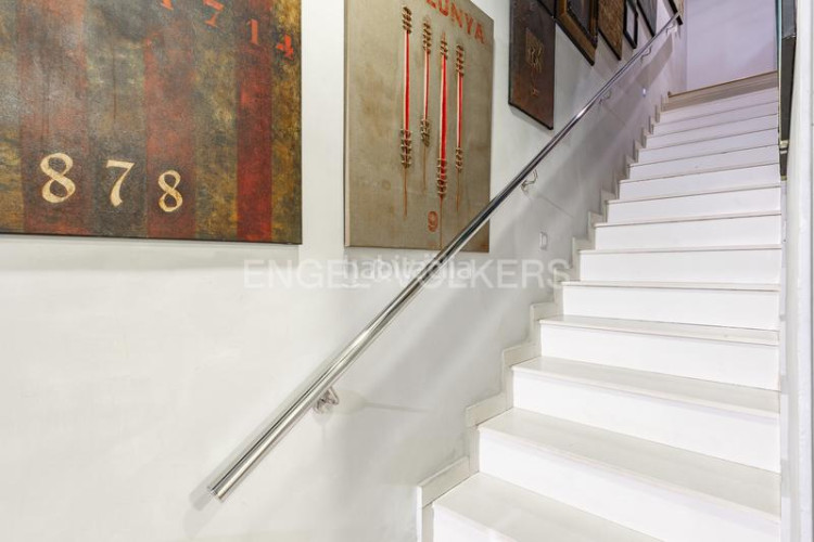 Casa espectacular casa adosada con 2 plazas de garaje en Terrassa