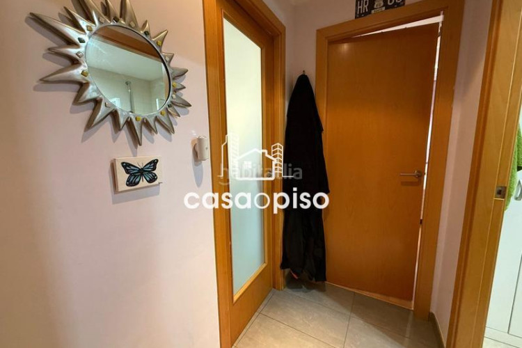 Piso acogedor piso seminuevo en ca nanglada con mucha luz, cocina americana, orientación este y construido en 2009. ideal para invertir en Terrassa