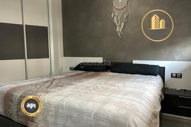 Piso amplio piso familiar con suite, balcones y parking en zona residencial tranquila en Terrassa