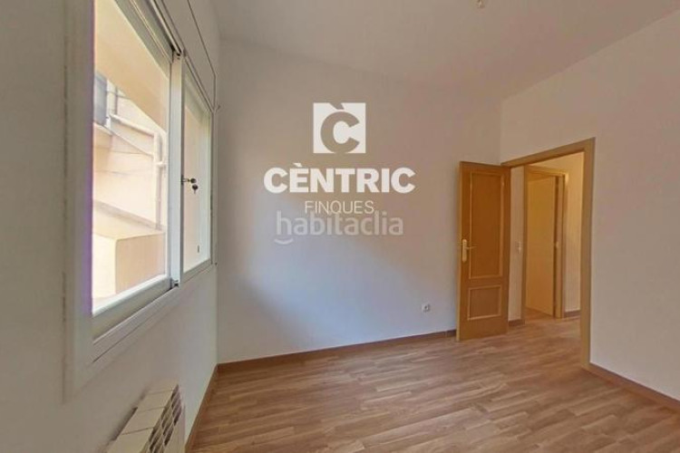 Piso oportunidad inversión. piso grande con 4 habitaciones perfecto para familias numerosas! en Terrassa
