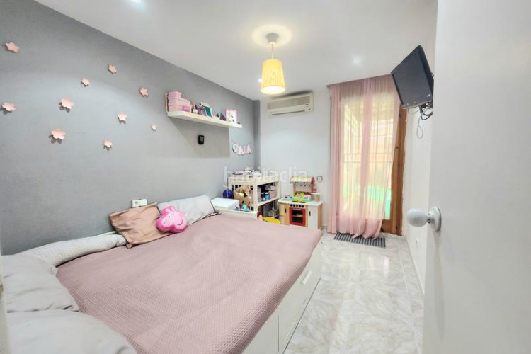Piso con entrada independiente, terraza y parking en Terrassa
