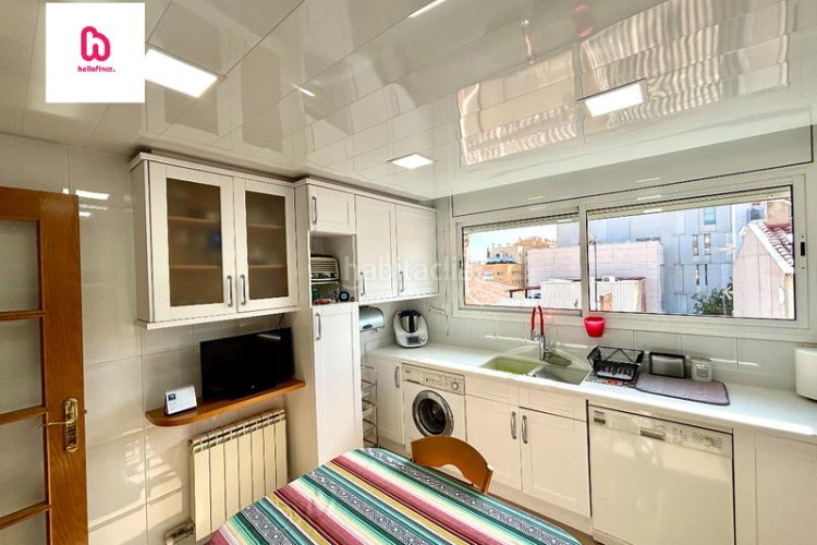 Ático  dúpex con terraza balcón y plaza de parking en Terrassa