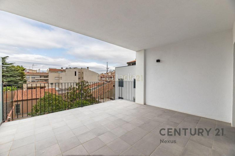 Apartamento en carrer de pere fizes ático dúplex con distribución invertida, suite, terrazas y acabados premium en Terrassa