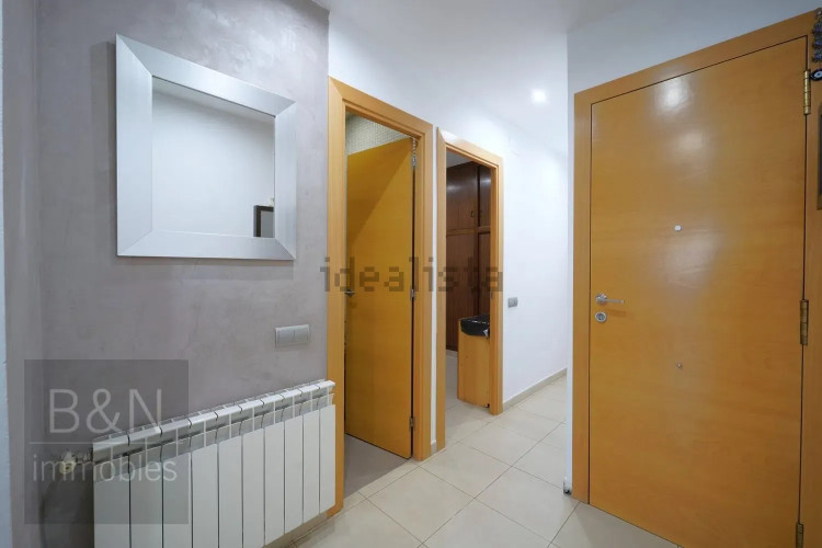 Un hogar reformado, con doble salida exterior y solo un vecino.