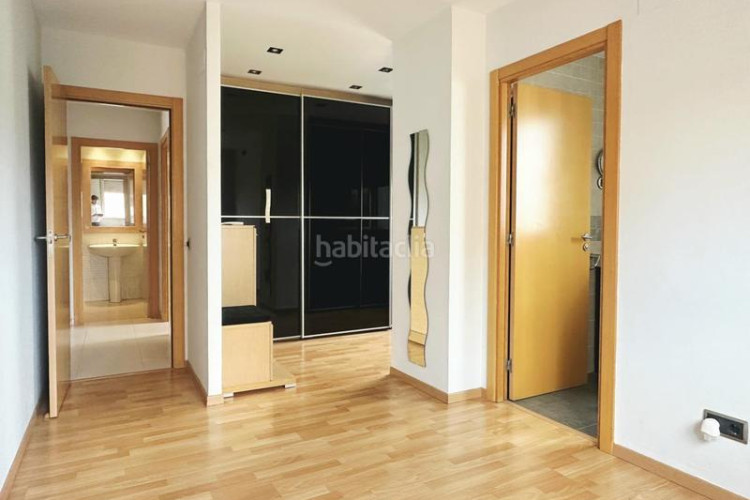 Ático atico seminuevo de 102 m2 con terraza de 53 m2 a pie de comedor con parquing y tratero incluidos en avenida madrid tocando estacio en Terrassa