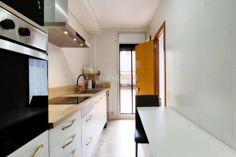 Piso Sant Pere Nord. calle girona. piso seminuevo de 3habs + 2lav. + patio + pk + trastero en Terrassa