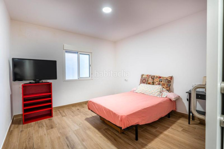 Casa adosada zona centro. casa adosada de 4habs. + 2lav. `terraza + garaje en Terrassa