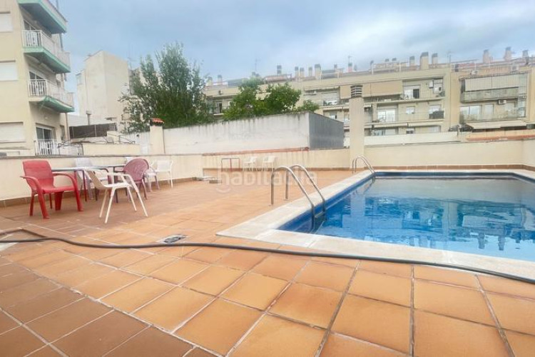 Piso pis amb , pàrquing, traster i piscina comunitària en Terrassa