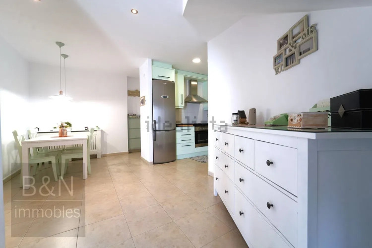 ¡Bienvenido al hogar de tus sueños! Este exclusivo dúplex es mucho más que una vivienda.