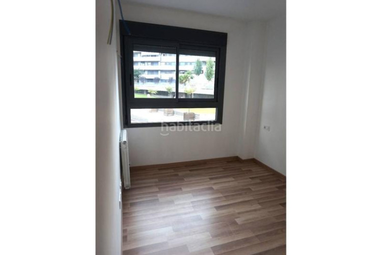 Piso fantastico piso de 2 habitaciones con pk trastero con piscina comunitaria en Terrassa