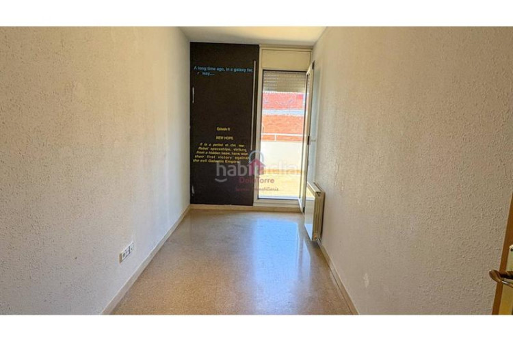 Ático  en venta tocando avda. jaume 1 de 105m construidos con salida a terraza de 18m a pie de comedor. en Terrassa