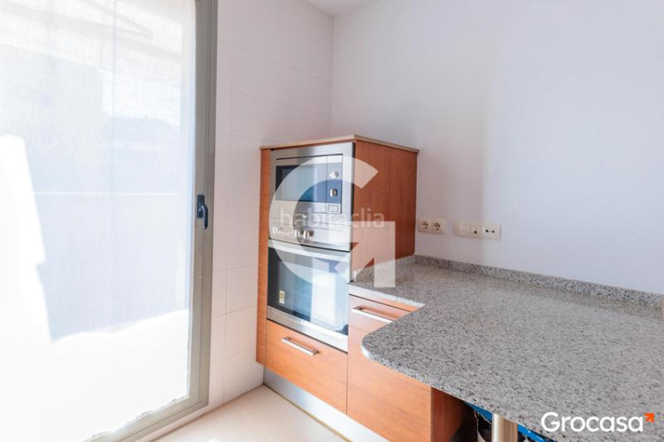 Planta baja precioso piso con terraza y parking en Can Roca en Terrassa